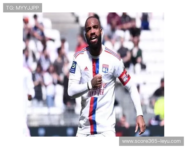 拉卡泽特重返法甲,加盟里昂开启新篇章 拉卡泽特重返法甲,加盟里昂开启新篇章